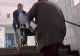 Pacienți imobilizați, cărați pe scările spitalului din Reșita cu targa sau în cărucioare! Scene REVOLTĂTOARE - VIDEO