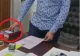 Angajat la o primărie din Gorj, pus să jure cu mâna pe Biblie că va respecta legea. Imaginile au devenit virale - VIDEO