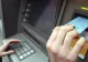 Noua escrocherie de la bancomat. Trucul care îți blochează cardul și îți golește contul imediat