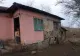 Drama familiei care trăiește într-o casă de lemn veche de 100 de ani, cu pereții putreziți