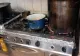 Frimă de catering, prinsă cu produse expirate și mizerie de nedescris în bucătărie. Livra mâncare în mai multe școli