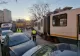 Tramvai deraiat în București. O camionetă lovită de tramvai a izbit alte 4 autoturisme