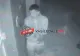Bărbat surprins în timp ce încerca să spargă o anexă dintr-un bloc! Ce a făcut când a văzut camera de supraveghere - VIDEO