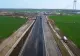 Treabă de mântuială: asfaltul de la Podul de la Brăila a CRĂPAT la o lună de la turnare! Inaugurarea, în condiții incerte