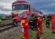 Mașină spulberată de tren la barieră. Două persoane au fost grav rănite (FOTO)