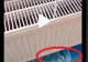 VIDEO – A pus apă cu detergent prin calorifer. A rămas șocat ce a putut să descopere