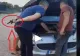 VIDEO – Mașina scotea un sunet ciudat și mecanicul și-a ieșit din minți pentru că nu înțelegea ce “bate” la motor – Farsă haioasă a unui român