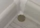 Ce se întâmplă dacă pui o monedă de 50 de bani într-un colţ din casă