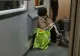 Trenul rușinii pe ruta Timișoara - Iași, de Paște. FOTO cu călătorii care dorm pe hol, deși au plătit bilet 
