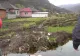 Poduri încropite, diguri tencuite, evenimente pompoase, într-un cătun cu 25 de oameni. Satul cu record de risipă de bani pe cap de locuitor