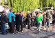 Statul la coadă a devenit o mină de aur. Cum fac bani „descurcăreții” din Buzău din acest fenomen