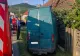 Un tânăr beat a intrat cu duba într-o casă. Locuința oamenilor, grav avariată