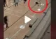 VIDEO – Un elev a făcut stop cardiac la ora de sport și toți colegii săi au trecut pe lângă el fără să-l ajute – Intervenția salvatoare a directorului școlii
