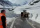Aproape de venirea verii, drumarii se luptă cu nămeți de peste 5 metri, pe Transfăgărășan VIDEO