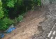 Alunecare de teren în Râmnicu Vâlcea, lângă o zonă cu circulaţie pietonală. Intervin pompieri, poliţia locală şi angajaţii primăriei