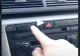 VIDEO - Un samsar i-a vândut o mașină cu "funcții speciale" - Cum s-a păcălit un cumpărător - A filmat totul și clipul a devenit viral