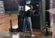 VIDEO – Dialog halucinant între două tinere, în miez de noapte, la o spălătorie auto: "Te demachez dacă te prind!"