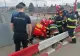 Alertă în Hunedoara! Un tânăr care amenința că se aruncă pe calea ferată, salvat după o intervenție în forță a polițiștilor