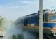 Panică într-un tren regio București - Ploiești. Locomotiva a luat foc în gară, intervin pompierii