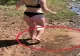 VIDEO – A vrut să se scalde pentru a se răcori după o zi toridă - Surpriza neplăcută de care a avut parte o tânără pe malul unui lac