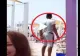 VIDEO halucinant de pe o plajă românească - Gestul scârbos pe care-l face un vânzător ambulant de porumb fiert chiar înainte să servească turiștii