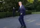 Joe Biden, la bustul gol, pe plajă. O imagine cu care americanii nu sunt prea obișnuiți și o critică FOTO