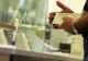 Băncile, chemate la raport de premier după scandalul banilor cash. Avocatul Cuculis, sfaturi în cazul în care bancherii măresc comisioanele