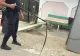 Surprize neplăcute. A comandat o cafea, iar din aparat a răsărit un șarpe de aproape un metru! VIDEO