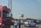 Impact violent între 4 autoturisme și un camion, în Dâmbovița! 4 persoane, transportate la spital