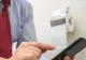 Cât de periculos este să mergi cu telefonul la baie - Este un risc uriaș pentru sănătate, de care nu știai