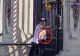 Gest extrem al unui bărbat, în fața Palatului Buckingham din Londra. Poliția, în alertă - Imaginile au făcut înconjurul planetei - VIDEO