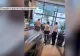 Au fost prinși autorii scenelor cumplite dintr-un supermarket din Capitală! Un tată și fiul său, bătuți crunt în timp ce paznicii priveau