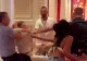 Scene de gelozie extremă într-un cazino. Două femei și-au împărțit pumni și picioare din cauza unui bărbat