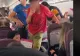 Căldură sufocantă într-o aeronavă București-Roma: unui adolescent i s-a făcut rău. Cum au reacționat pasagerii - FOTO&VIDEO