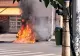 O maşină a luat foc pe Bulevardul Banu Manta, din Capitală - Imagini șocante