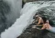 Piscina Diavolului, locul unde numai turiștii temerari se încumetă să facă o baie. Este situată exact pe marginea cascadei Victoria