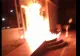 Doi bărbați, căutați după ce au incendiat un magazin din Oradea. Piromanii au filmat focul și au amenințat că o vor face iar - VIDEO