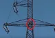 Un tânăr părăsit de iubită amenință că își pune capăt zilelor! Bărbatul stă pe un stâlp de electricitate de 36 de ore