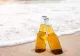 Noua nebunie pe TikTok: Fetele se stropesc cu bere din cap până în picioare, ca să se bronzeze mai bine. Avertismentul specialiștilor