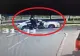 Jaf ca în filme pe o stradă din București - Doi indivizi pe scuter au lovit intenționat o mașină și au sustras 48.000 de euro - De unde aveau pontul - VIDEO