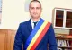 Confruntat de jurnaliști, Primarul din Crevedia l-a luat pe „Nu Știu” în brațe: „Nu știu, nu este în competența primăriei, nu le-am văzut”