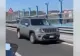 Mașină condusă de un șofer român, surprinsă în marșarier și pe contrasens, pe o șosea din Italia! Imagini halucinante - VIDEO