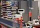 Motivul pentru care supermarketurile pun gumă de mestecat și baterii la casele de marcat. Șiretlicurile de marketing, dezvăluite