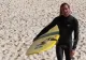 Amendă pentru că a făcut surf cu un ȘARPE la gât. Ce regulă a încălcat? - VIDEO
