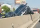 Trafic blocat pe DN1. Un șofer s-a oprit cu mașina pe parapeții care separă benzile de circulație, în Balotești
