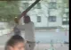 Scandal uriaș în Dobroiești, Ilfov. Un bărbat a distrus cu parul băncile dintr-un parc pentru copii - VIDEO