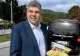 Urgența pentru care premierul a oprit mașina într-un sat din Vâlcea - Marcel Ciolacu a avut poftă de pufuleți! 