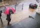 Scene șocante în țări din Europa: Atac rasist în plină stradă - O femeie care poartă hijab, lovită în cap cu o pavelă