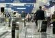 Cum a reușit un bărbat să înșele vigilența securității de pe aeroporturi. S-a urcat în două avioane fără bilet și cu cuțit la el 