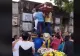 Imagini virale de groază - Angajații unui cimitir au scăpat sicriul și capacul s-a deschis